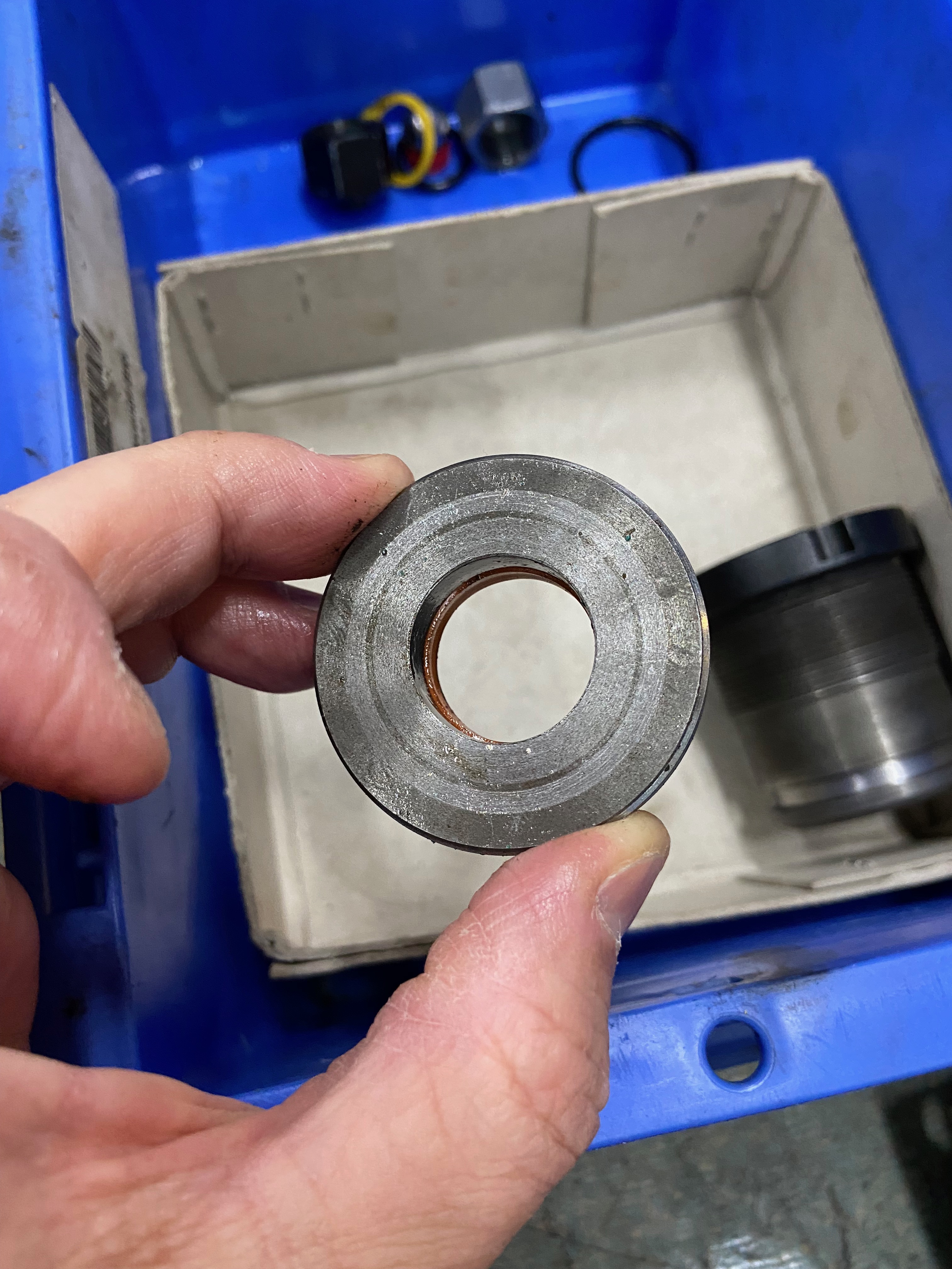 Bosch cylinder cover screw